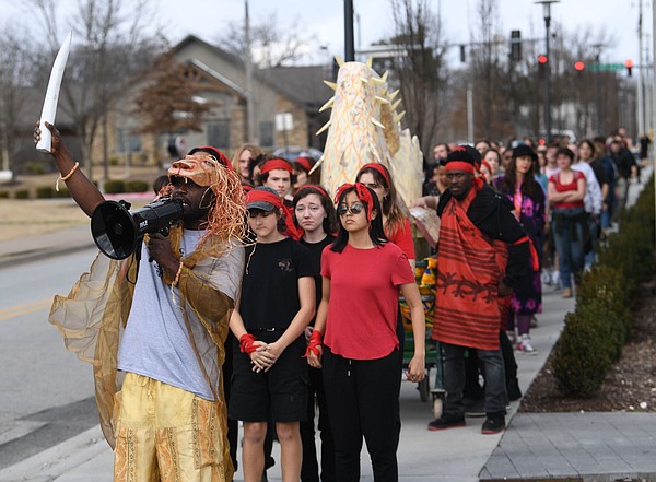 Ghana coffin artist shares his craft with UA-Fayetteville students | Northwest Arkansas Democrat-Gazette - Vimarsana News