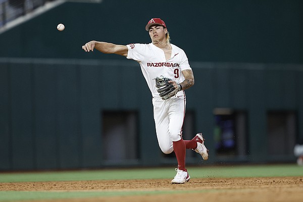 LIVE SCORE UPDATES: Arkansas vs. Oregon State at Globe Life Field | Whole Hog Sports