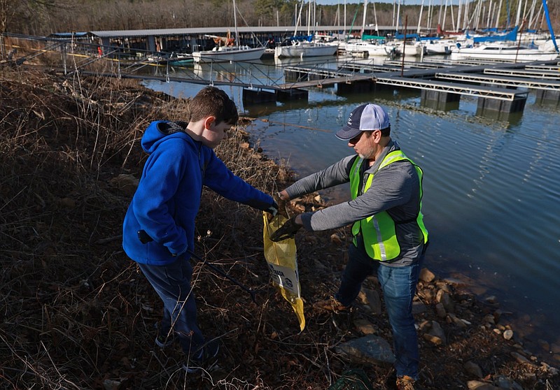 Annual Lake Maumelle cleanup retrieves plastics, glass, hundreds of