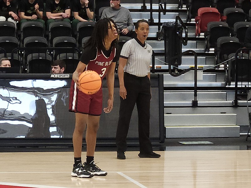 Pine Bluff slips past Van Buren in first round of 5A boys basketball