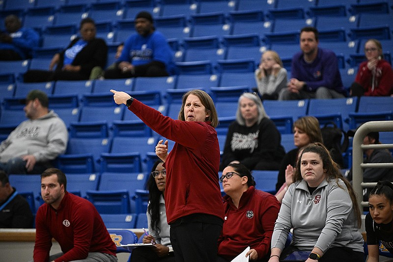 Springdale head coach Heather Hunsucker calls to her players during the first half of the Class 6A state tournament game against Conway. (Arkansas Democrat-Gazette/Staci Vandagriff)