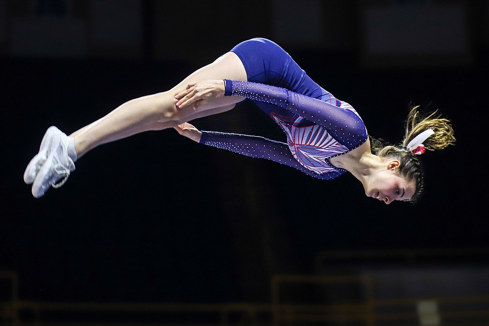 Gym-Masters perform during halftime at UTC | Chattanooga Times Free Press