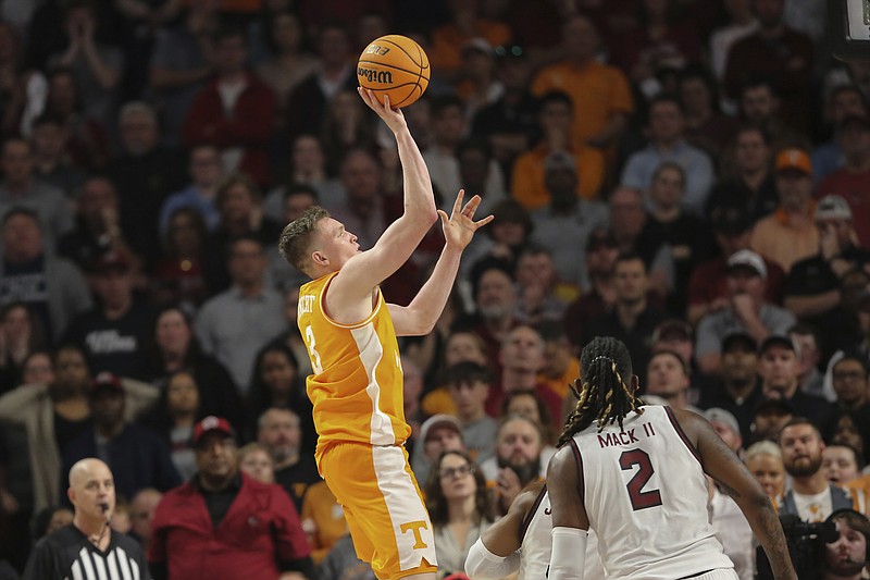 Tennessee guard Dalton Knecht (3) makes a short jump shot against South Carolina during the second half of an NCAA college basketball game Wednesday, March 6, 2024, in Columbia, S.C. (AP Photo/Artie Walker Jr.)