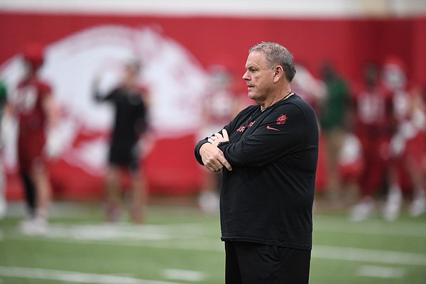 Arkansas football staff stands out during visit for Kansas prospect | The Arkansas Democrat-Gazette - Vimarsana News