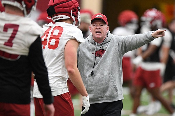 Arkansas Football's Installation Of Petrino Offense Going Well | Whole ...