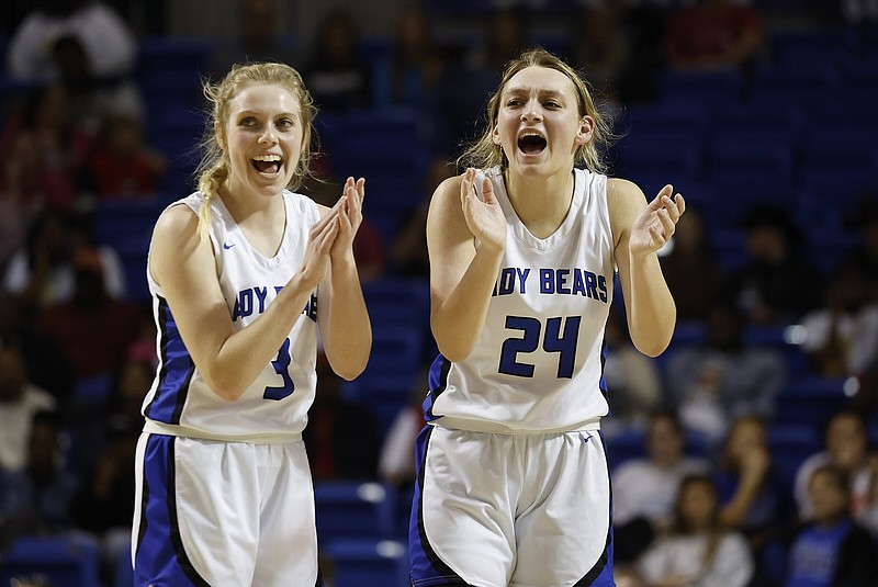 Laney Young (left) and Adrianna Corbett of Mammoth Spring celebrate near the end of the Lady Bears’ victory over Norfork in the Class 1A girls basketball state championship game last March. Young and Corbett return for today’s 1A final as Mammoth Spring and Norfork meet in the final for the third year in a row.
(Arkansas Democrat-Gazette/Thomas Metthe)
