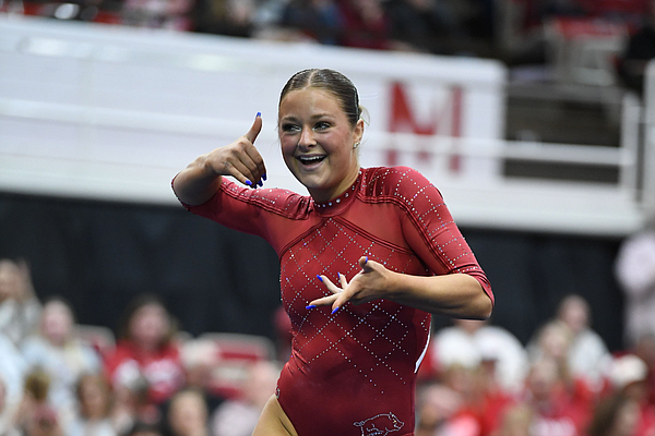 Arkansas gymnasts top 198 for first time, beat Nebraska at Bud Walton ...