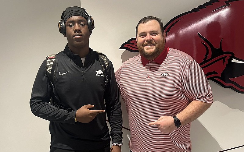 2025 OL Mario Nash Jr. and Arkansas offensive line coach Eric Mateos during Nash’s visit on March 15, 2024.