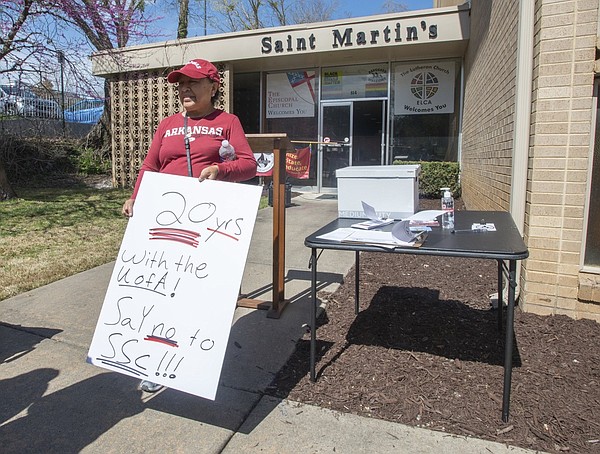 University of Arkansas employees protest potential outsourcing of groundskeeping, custodial work | The Arkansas Democrat-Gazette