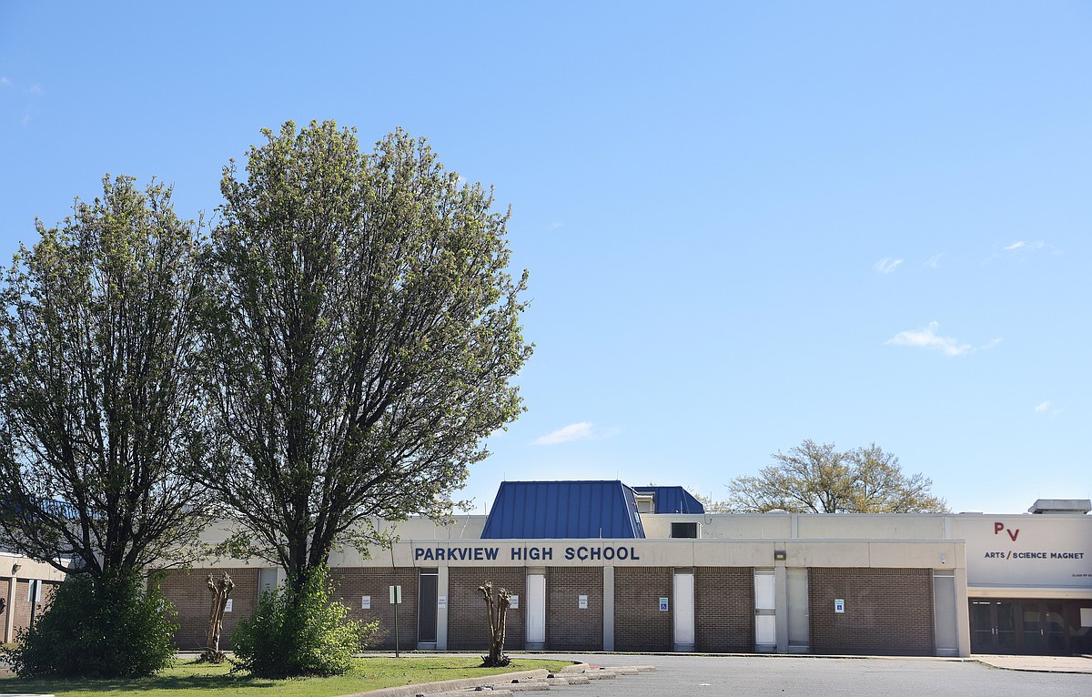 Little Rock Parkview teacher had ‘serious lapse in professional judgment’ with students, superintendent says