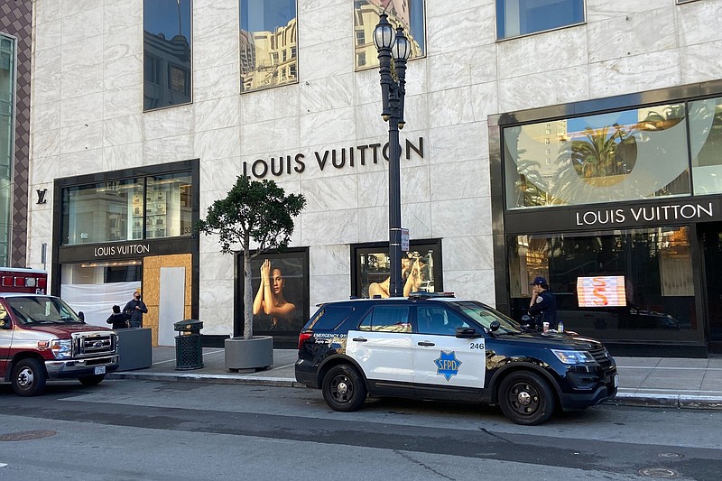 Police officers and emergency crews park outside the Louis Vuitton store in San Francisco’s Union Square on Nov. 21, 2021, after looters ransacked businesses.
(AP)