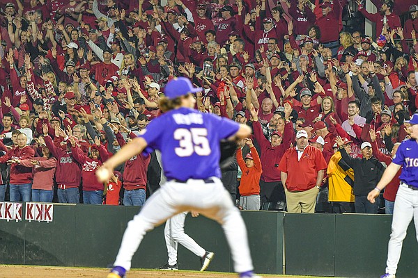 PHOTO GALLERY: Arkansas defeats LSU 4-3 | Whole Hog Sports