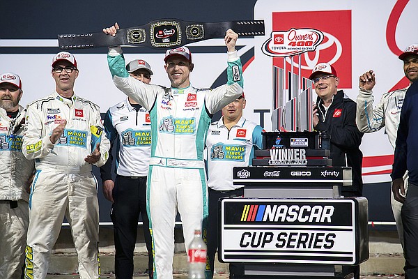 Late caution helps Hamlin get NASCAR victory at Richmond - Vimarsana News