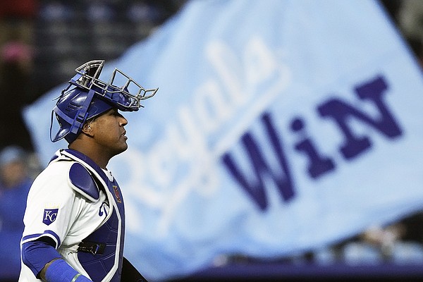 Royals use eight-run inning to beat White Sox 10-1 | Jefferson City News Tribune - Vimarsana News