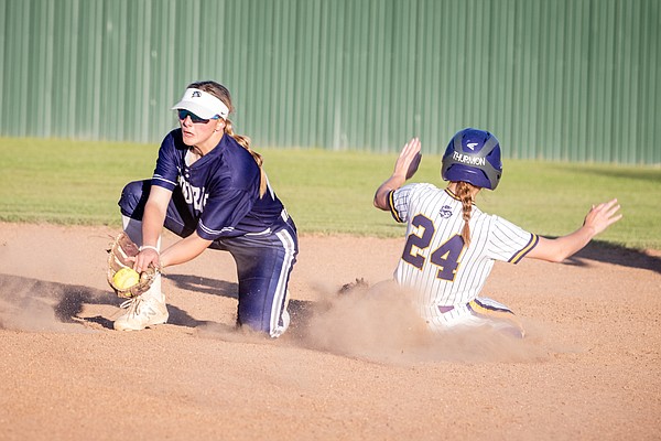 Lady Wildcats use long ball to win at Junction City - Vimarsana News