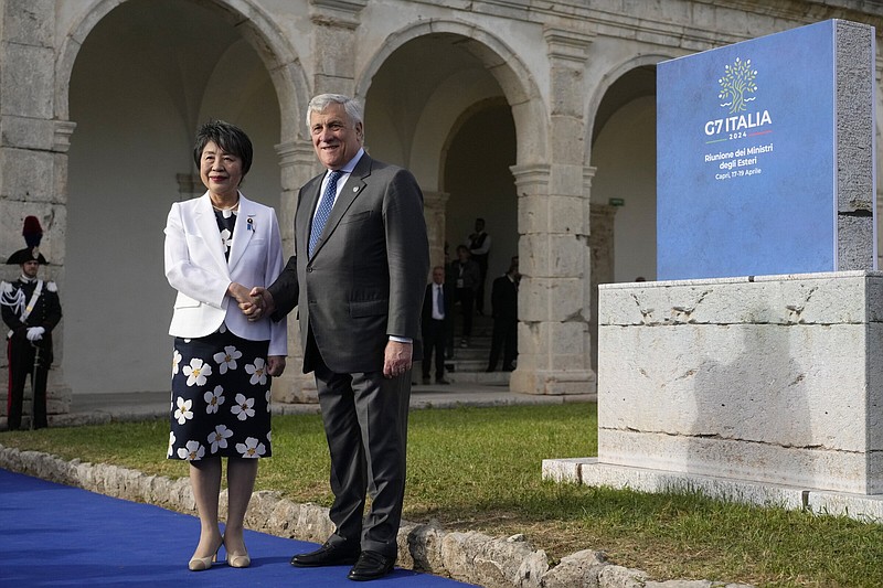 Italian Foreign Minister Antonio Tajani (right) welcomes Japanese Foreign Minister Yoko Kamikawa at the G7 Foreign Ministers meeting on the Island of Capri, Italy, on Wednesday.
(AP/Gregorio Borgia)