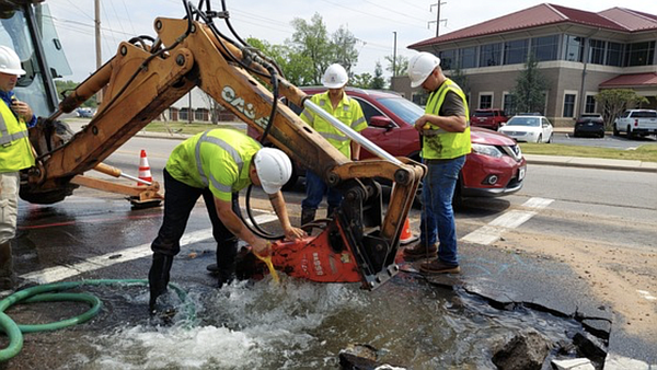 Fort Smith crews addressing water main break at Waldron Road and Rogers Avenue | Northwest Arkansas Democrat-Gazette - Vimarsana News