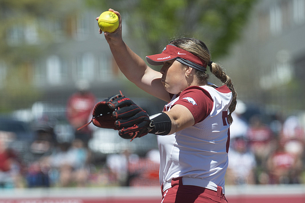 LIVE SCORE UPDATES: Arkansas vs. Alabama Softball Game 1 | Whole Hog Sports