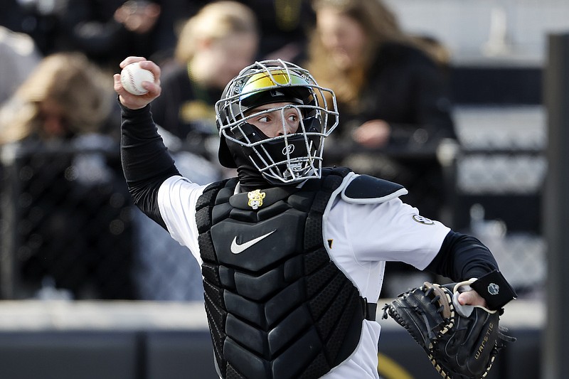 Former Arkansas baseball catcher Dylan Leach returns to Fayetteville