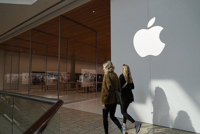 People pass an Apple store in Denver in October. Apple on Thursday posted a first-quarter profit of $23.64 billion.
(AP)