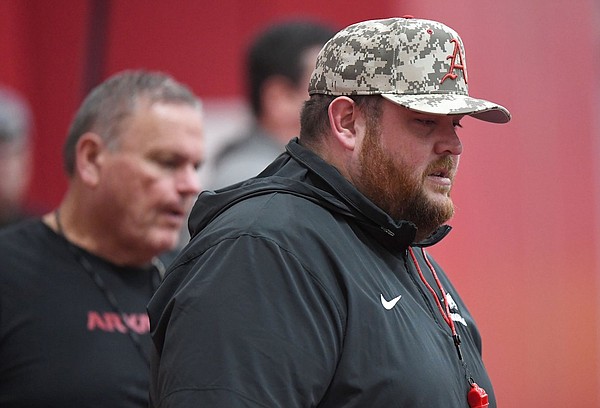 Arkansas football hosting JC offensive lineman