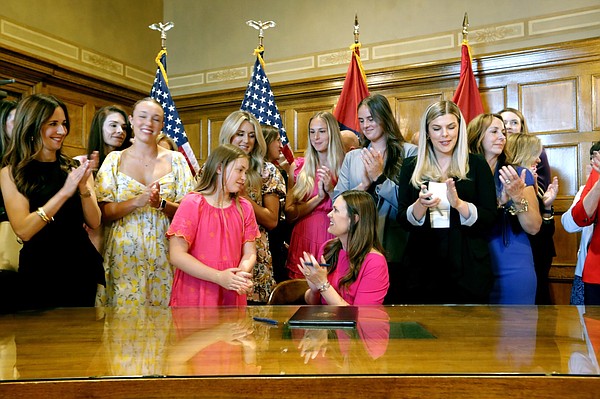 Sanders signs order affirming Arkansas laws on gender, says 'we will not comply' with updated Title IX regulations | The Arkansas Democrat-Gazette - Vimarsana News