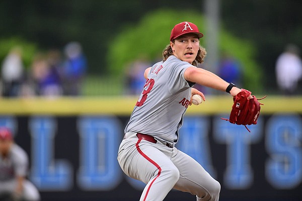 Arkansas baseball wins opener between SEC leaders behind Smith's 14 ...