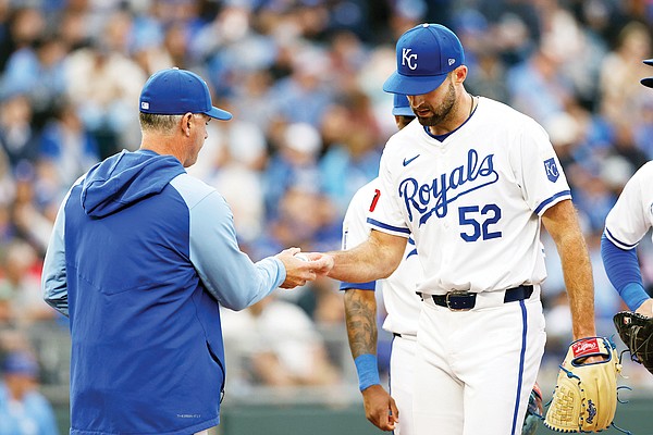 Lowe has four hits as Rangers beat Royals 15-4 - Vimarsana News