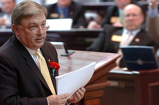 Then-House Speaker Benny Petrus explains his bill during a session of the state House of Representatives in this March 14, 2007 file photo. (Arkansas Democrat-Gazette file photo)