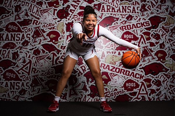 Arkansas women's basketball gains commitment from JUCO player of the year Kiki  Smith | Whole Hog Sports