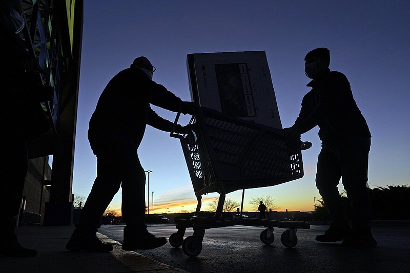 Best Buy, Kohl’s report decline in sales as consumers pull back
