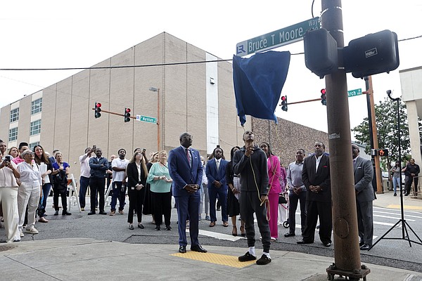 Portion of Little Rock's Arch Street next to City Hall renamed 'Bruce T. Moore Way' in honor of late city manager | The Arkansas Democrat-Gazette - Vimarsana News