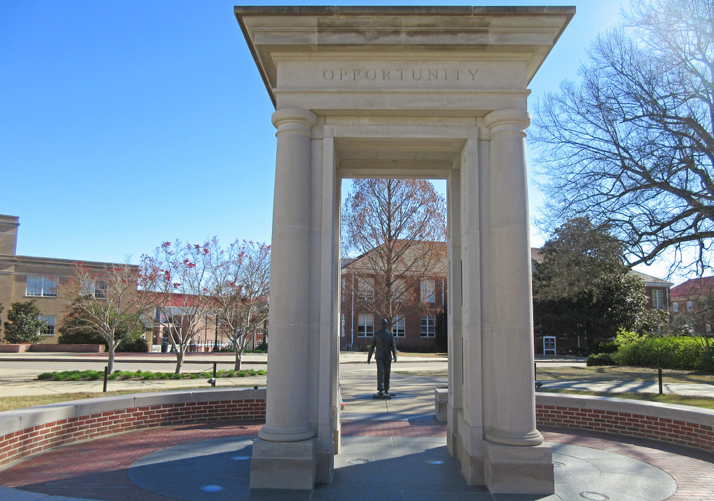 Ole Miss names students from area to Honor Roll