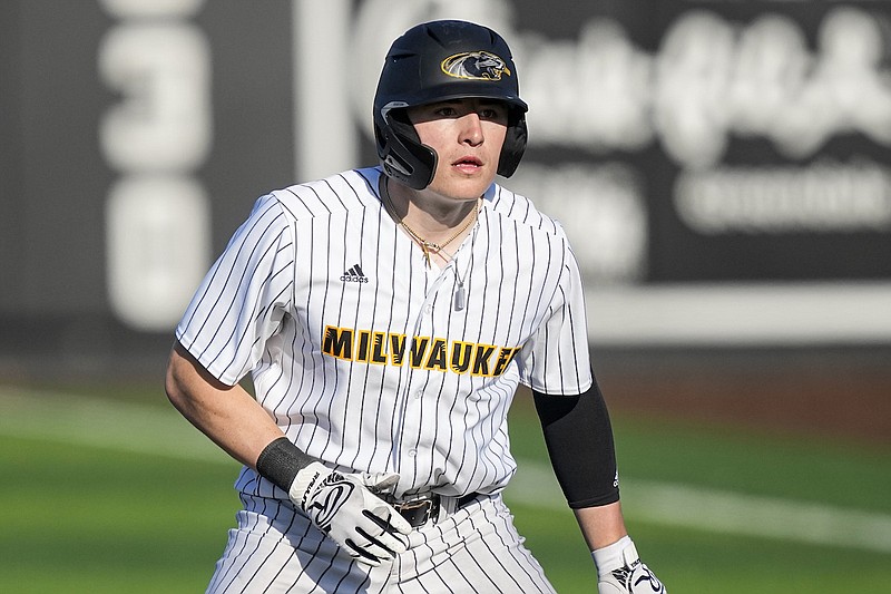 Milwaukee outfielder Carson Hansen transferring to Arkansas baseball