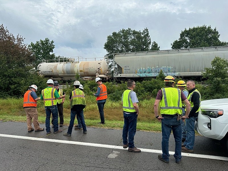 Nitric oxide leak from Union Pacific railcar in McRae forces highway