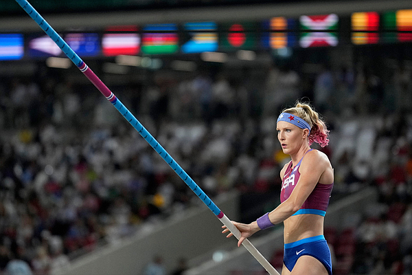 Former Arkansas pole vaulter Sandi Morris advances to finals at Olympic ...