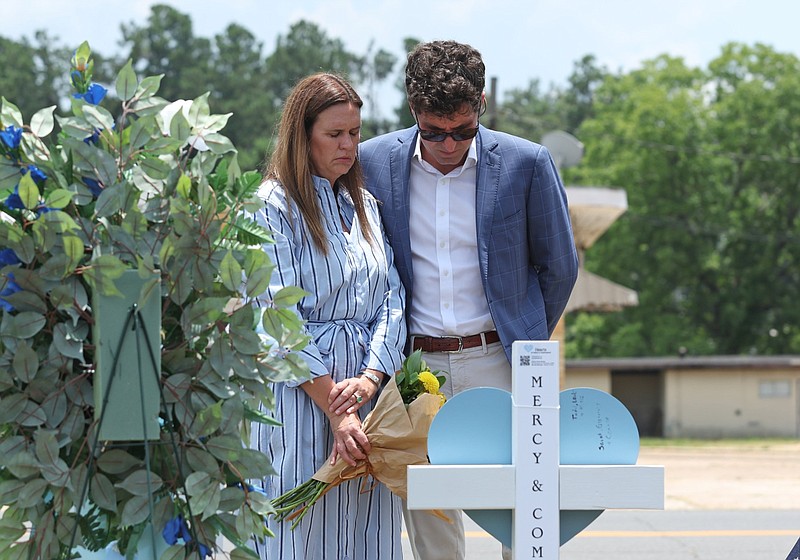 Governor visits site of Fordyce mass shooting, praises community for