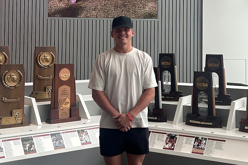 JUCO batting champion Elliott Peterson commits to Arkansas baseball