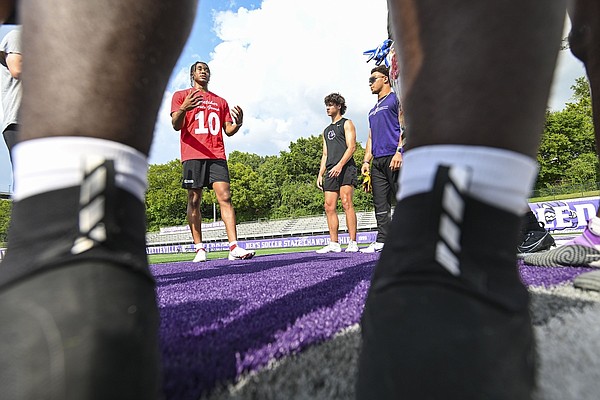 Arkansas Quarterback Taylen Green Reflects, Looks Ahead While Throwing ...