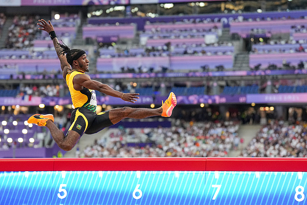 Wayne Pinnock wins silver in the long jump, “Team Arkansas” now has five medals at the Olympics