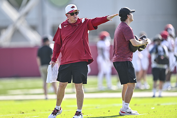 Bobby Petrino analyzes the receiver room of the Arkansas football team and mentions outstanding players of the fall camp