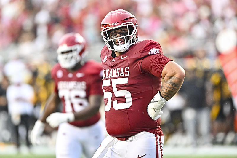 Arkansas left tackle Fernando Carmona named SEC offensive lineman of