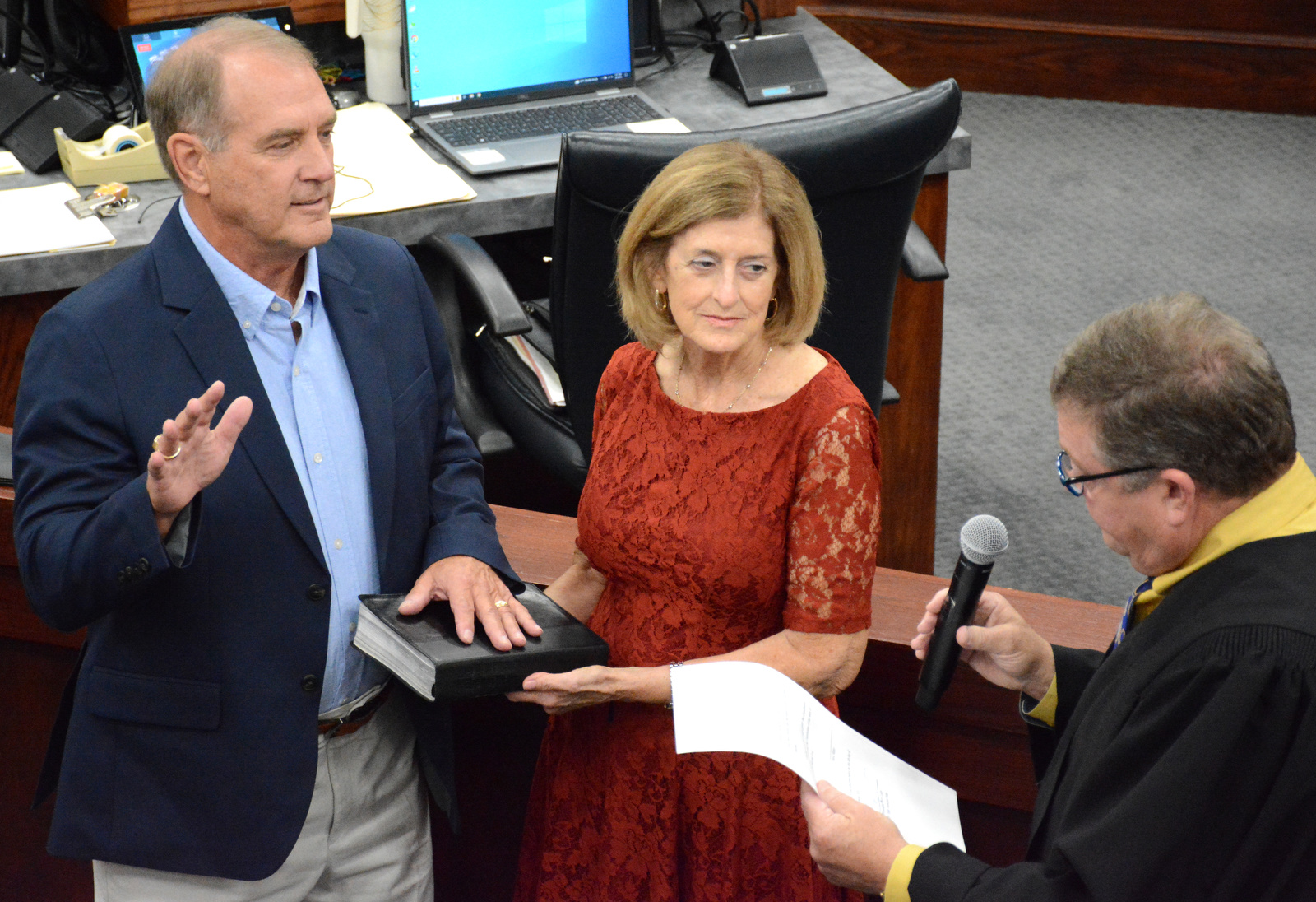 Staff Photo by Robin Rudd / Soddy Daisy Municipal Judge Marty Lasley, right, administers the oath of office to Steve Slater, as wife, Leisa hold the Bible. The six members of the Hamilton County school board who were elected in August were sworn in and administered their Oaths of Office on September 4, 2024. The members were Steve Slater, Ben Daugherty, Jackie Anderson-Thomas, Jodi Schaffer, Felice Hadden and Jill Black.