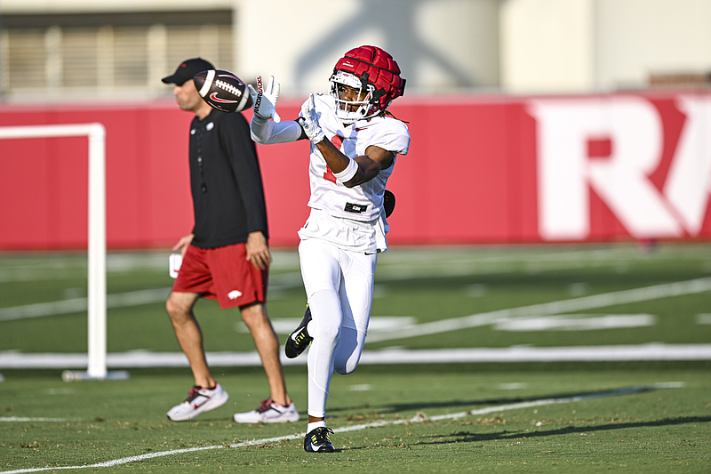 Arkansas football receiver Jaedon Wilson announces departure from team