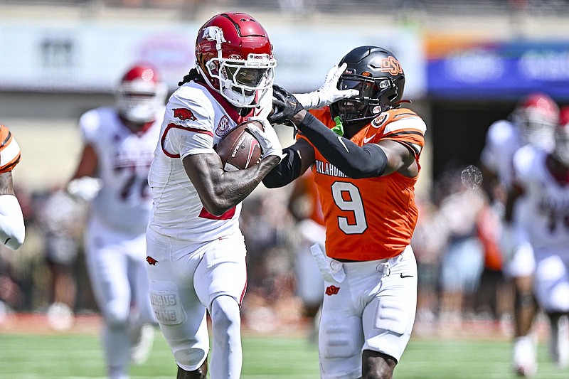 Arkansas football receiver Andrew Armstrong posts 10 catches, 164 yards