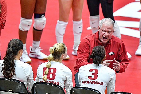 Arkansas splits two matches at Tulsa Volleyball Invitational | Whole Hog Sports