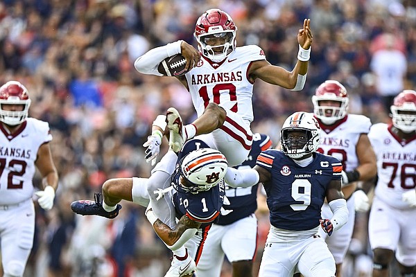 Arkansas Football wins SEC opener 24-14 in Auburn