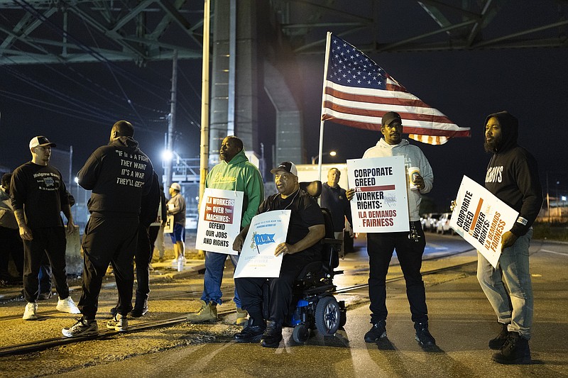 Dockworkers at ports from Maine to Texas go on strike, a standoff risking  new shortages | Chattanooga Times Free Press