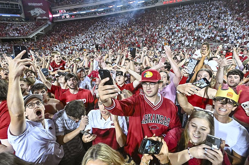 SEC fines Arkansas 250,000 for field rush vs. Tennessee football
