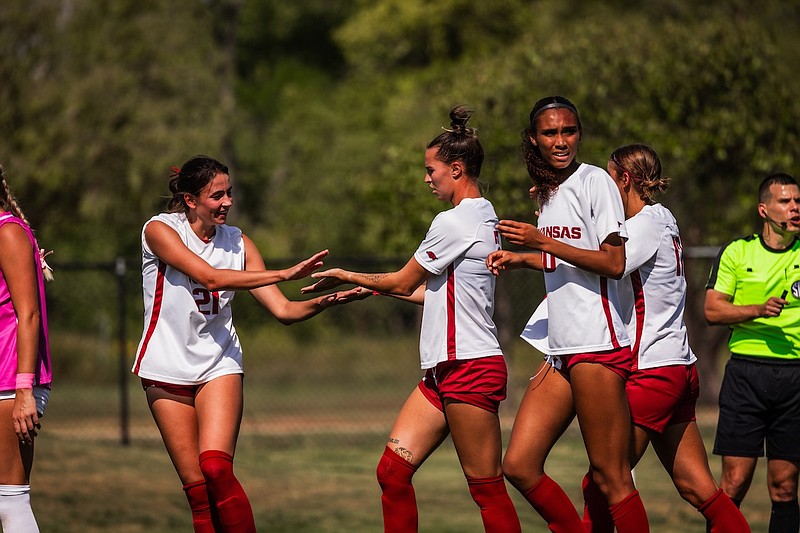No. 6 Arkansas soccer breaks down Oklahoma to continue winning 